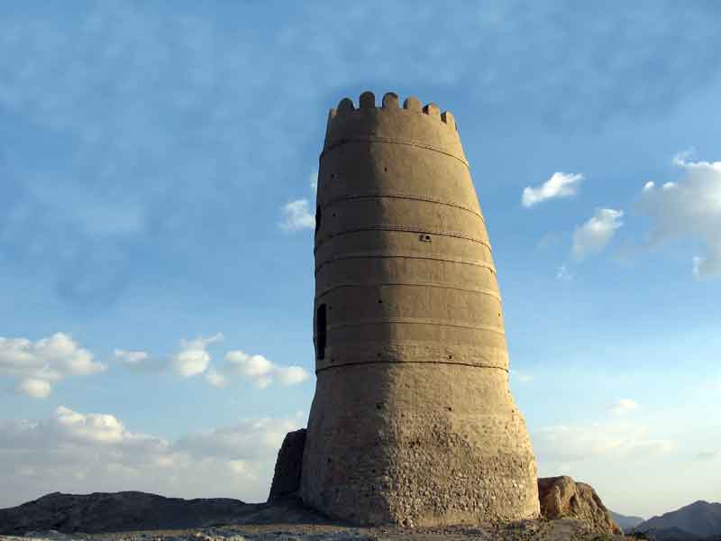 برج قلعه تاریخی منوجان