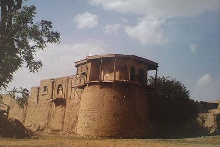 قلعهٔ قديمی در ميهمله عليا (بخش صالح‌آباد)
